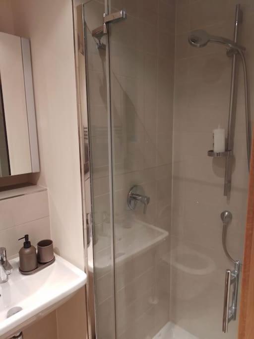 Beautiful 2Br/2Bar Apartement In European District Brüsszel Kültér fotó